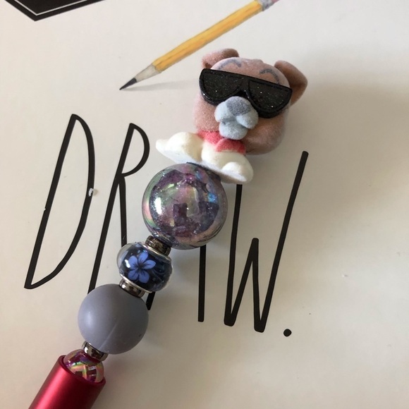 Disney Doorables: Oliver & Company: Dodger handmade beaded pen - Picture 1 of 3